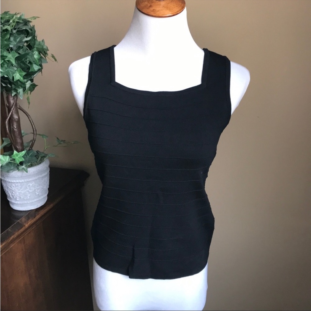 LIKE NEW black ribbed horizontal detail shell sleeveless top.